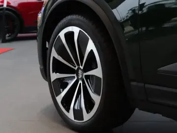 PORSCHE Macan Electric 4