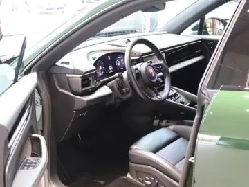 PORSCHE Macan Electric 4