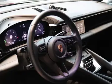 PORSCHE Macan Electric 4