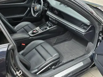 PORSCHE 992Carera 4 Coupe