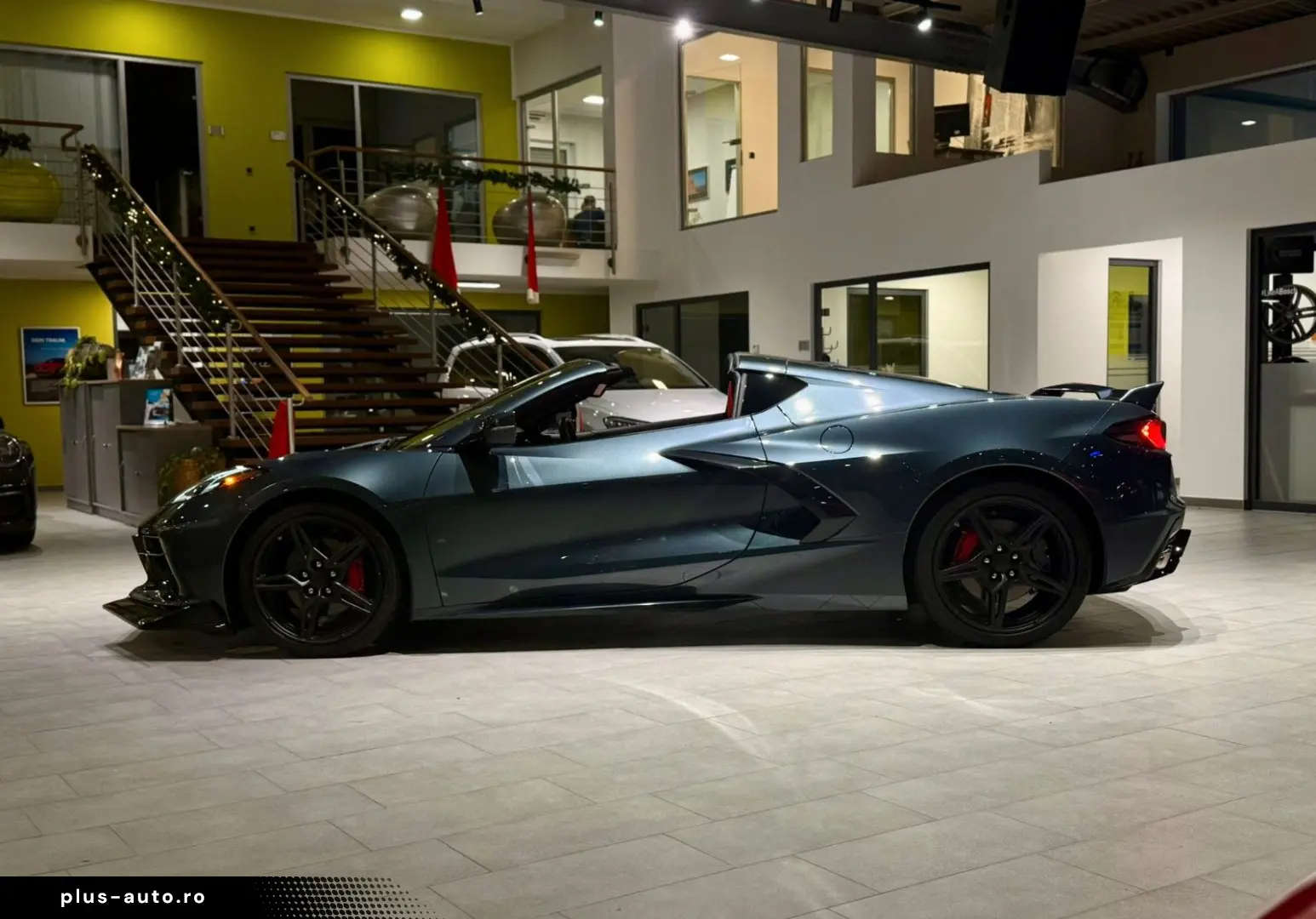 CORVETTE C8 Coupe Stingray 2LT Schalensitze