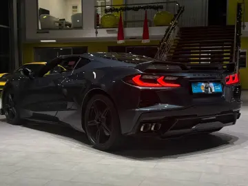 CORVETTE C8 Coupe Stingray 2LT Schalensitze
