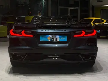 CORVETTE C8 Coupe Stingray 2LT Schalensitze