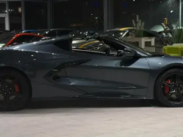 CORVETTE C8 Coupe Stingray 2LT Schalensitze