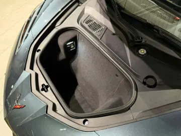 CORVETTE C8 Coupe Stingray 2LT Schalensitze