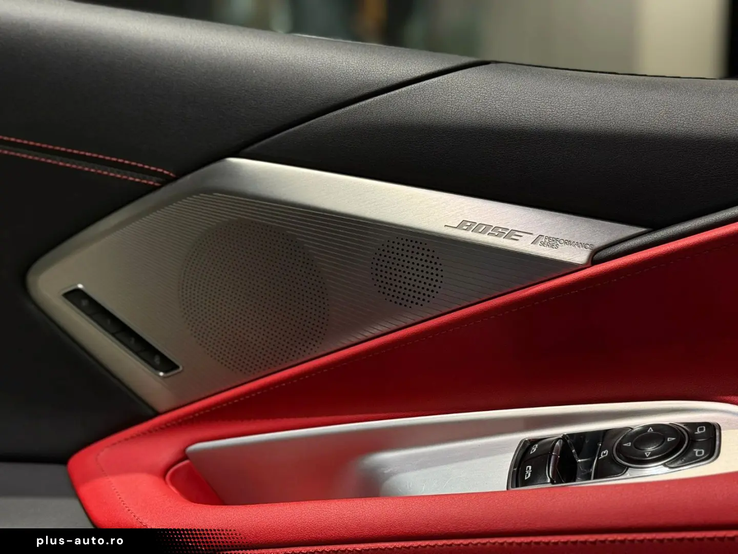 CORVETTE C8 Coupe Stingray 2LT Schalensitze