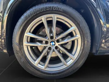 BMW X4 xDrive20i M Paket   HUD   LED   AHK   Panoram