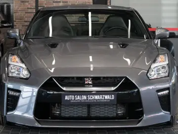 NISSAN GT-R Prestige Edition