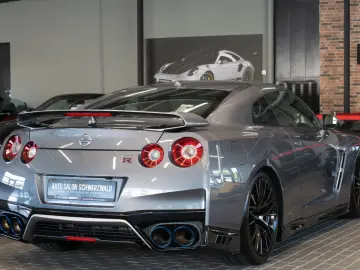 NISSAN GT-R Prestige Edition