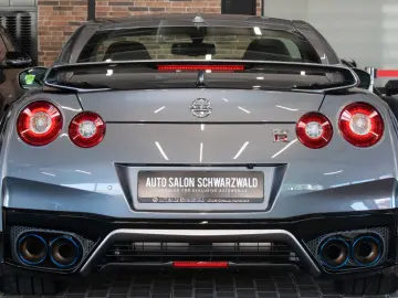 NISSAN GT-R Prestige Edition
