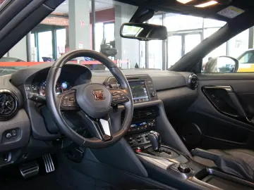 NISSAN GT-R Prestige Edition