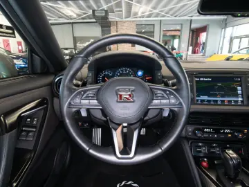 NISSAN GT-R Prestige Edition