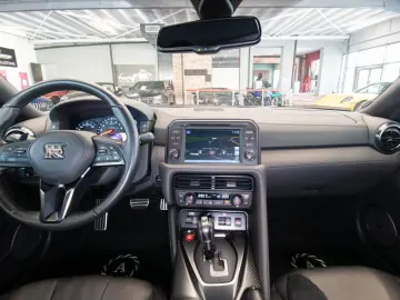 NISSAN GT-R Prestige Edition
