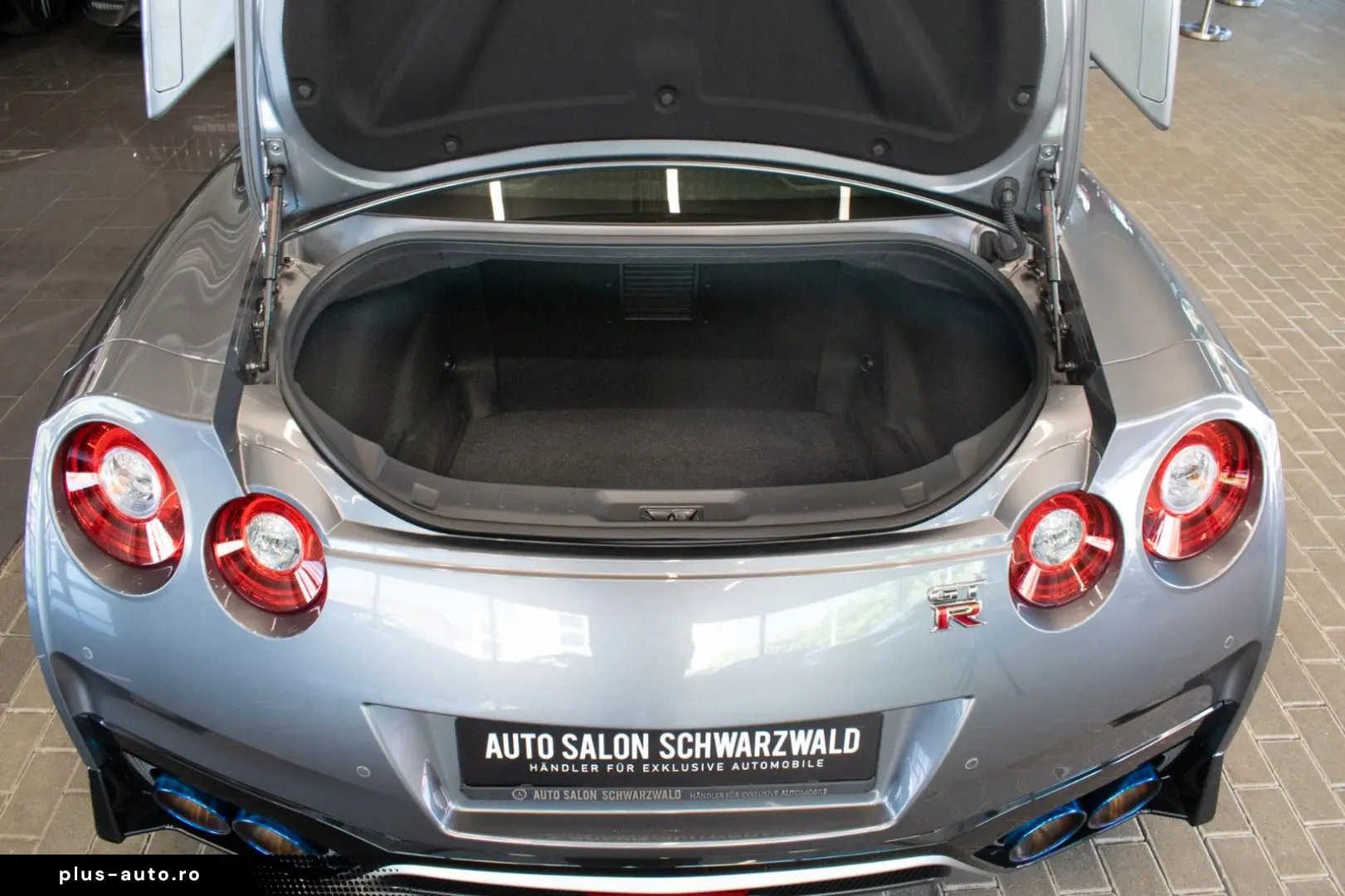 NISSAN GT-R Prestige Edition