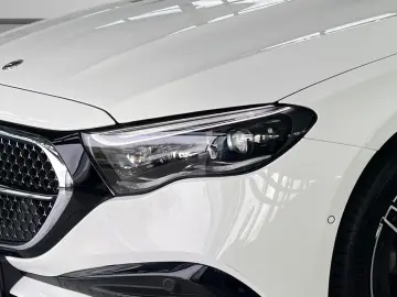 MERCEDES-BENZ E 300 de AMG Night Pano AHK Digital Li&hellip;