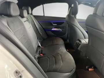 MERCEDES-BENZ E 300 de AMG Night Pano AHK Digital Li&hellip;