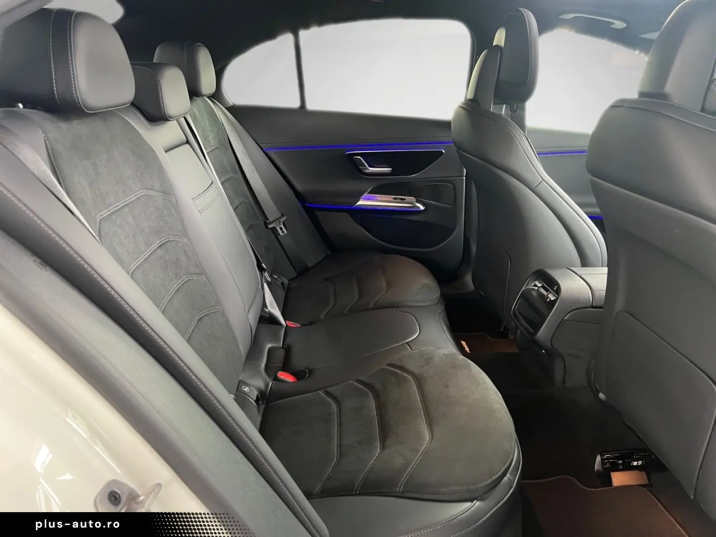 MERCEDES-BENZ E 300 de AMG Night Pano AHK Digital Li&hellip;