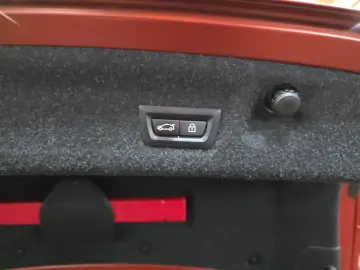 BMW M4 Competition FrozenOrange MCarbonExterieur Las