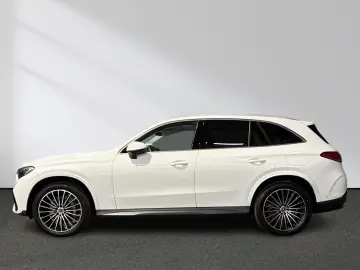 MERCEDES-BENZ GLC 300 e 4M AMG Panorama CarPlay 360 -Kamera