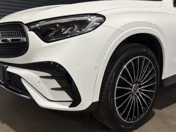 MERCEDES-BENZ GLC 300 e 4M AMG Panorama CarPlay 360 -Kamera