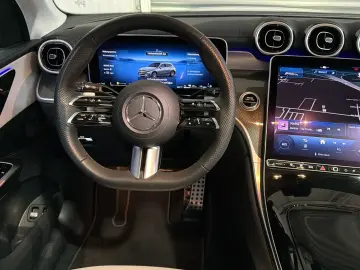 MERCEDES-BENZ GLC 300 e 4M AMG Panorama CarPlay 360 -Kamera