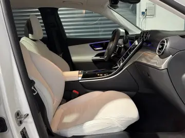 MERCEDES-BENZ GLC 300 e 4M AMG Panorama CarPlay 360 -Kamera