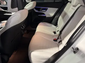 MERCEDES-BENZ GLC 300 e 4M AMG Panorama CarPlay 360 -Kamera