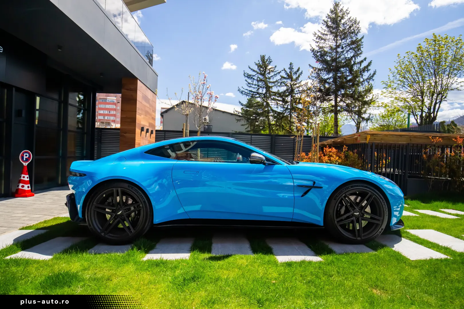 Aston Martin V8 Vantage