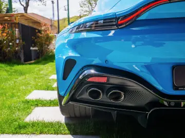 Aston Martin V8 Vantage