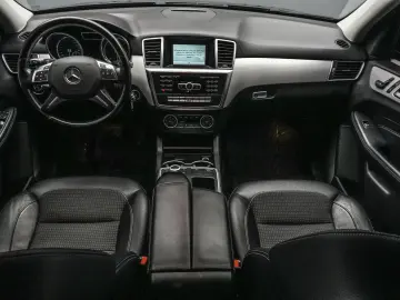 Mercedes-Benz ML 230