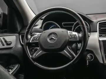 Mercedes-Benz ML 230