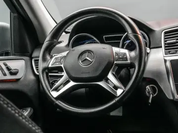 Mercedes-Benz ML 230