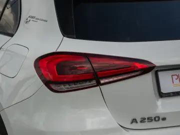 MERCEDES-BENZ A 250 e AMG LINE  GARANTIE