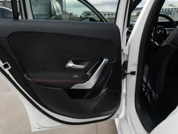 MERCEDES-BENZ A 250 e AMG LINE  GARANTIE