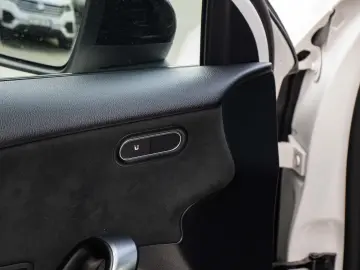 MERCEDES-BENZ A 250 e AMG LINE  GARANTIE