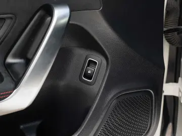 MERCEDES-BENZ A 250 e AMG LINE  GARANTIE