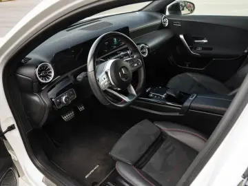 MERCEDES-BENZ A 250 e AMG LINE  GARANTIE