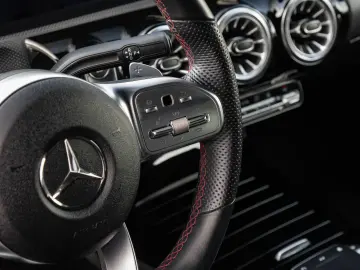 MERCEDES-BENZ A 250 e AMG LINE  GARANTIE