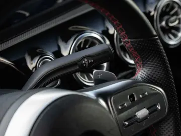 MERCEDES-BENZ A 250 e AMG LINE  GARANTIE