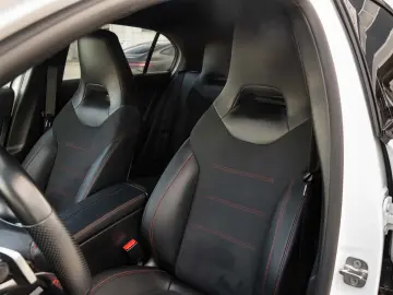 MERCEDES-BENZ A 250 e AMG LINE  GARANTIE