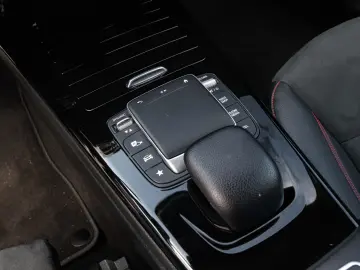 MERCEDES-BENZ A 250 e AMG LINE  GARANTIE