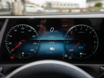 MERCEDES-BENZ A 250 e AMG LINE  GARANTIE