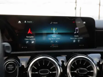 MERCEDES-BENZ A 250 e AMG LINE  GARANTIE