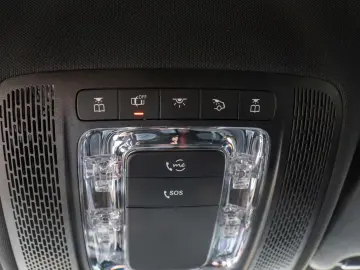 MERCEDES-BENZ A 250 e AMG LINE  GARANTIE