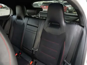 MERCEDES-BENZ A 250 e AMG LINE  GARANTIE