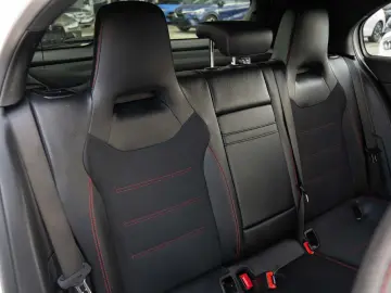 MERCEDES-BENZ A 250 e AMG LINE  GARANTIE