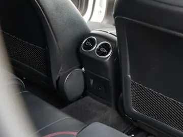 MERCEDES-BENZ A 250 e AMG LINE  GARANTIE