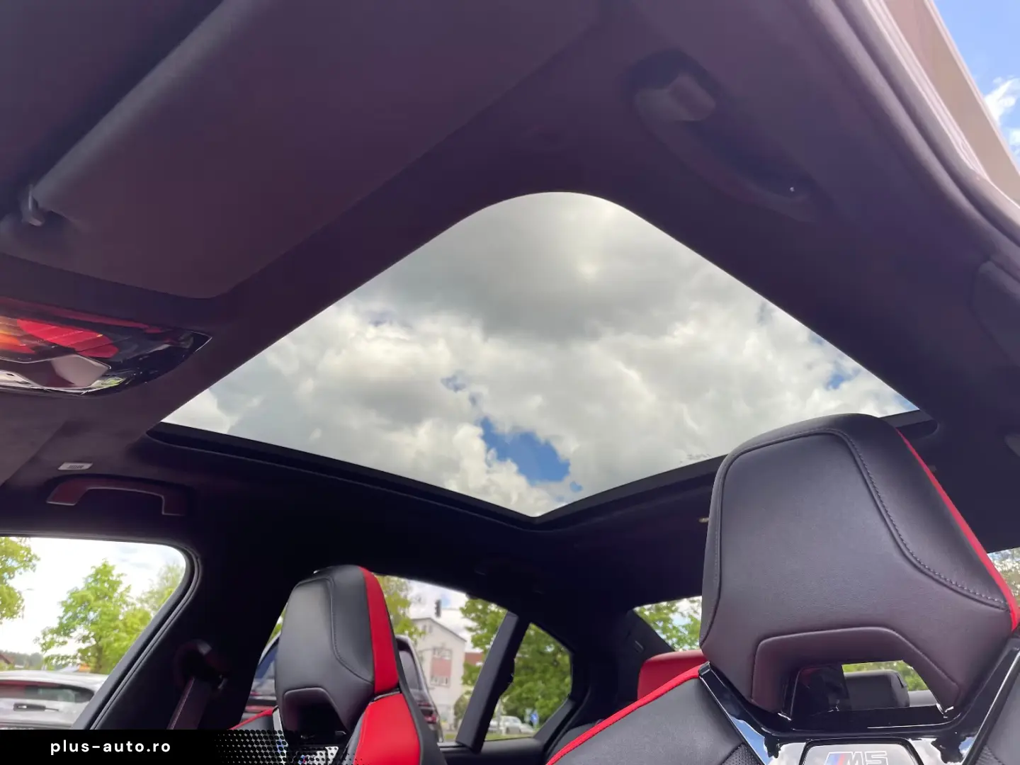 BMW M5 Sedan White-RED-Carbon Pano