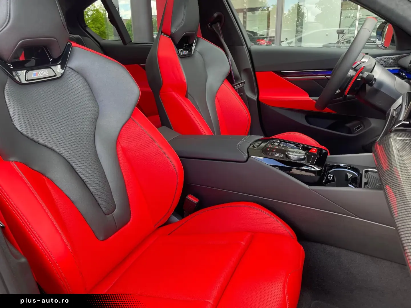 BMW M5 Sedan White-RED-Carbon Pano