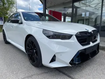 BMW M5 Sedan White-RED-Carbon Pano